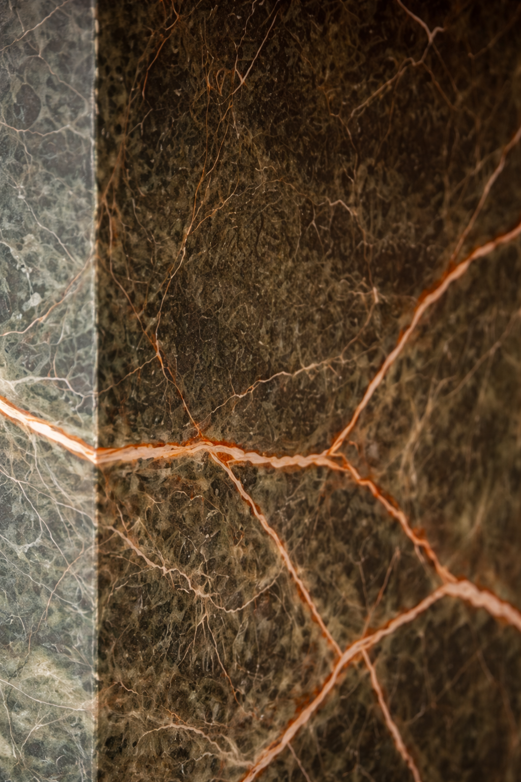 Bureau MONOLITH EDGE